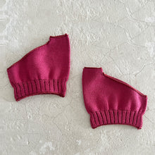 Load image into Gallery viewer, Luminous Silk Tongs Socks / Strawberry - Yu-ito