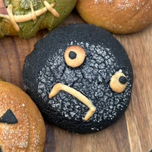 Load image into Gallery viewer, Black Monster / Blueberry Cheesecake Melon Pan - (ki:ts) x Gu Choki Pan