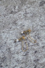 Load image into Gallery viewer, SANDRA - BABY AKOYA WITH CHAIN PIERCED EARRINGS / Gold - Margaret SMITH