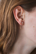 Load image into Gallery viewer, SANDRA - BABY AKOYA WITH CHAIN PIERCED EARRINGS / Gold - Margaret SMITH