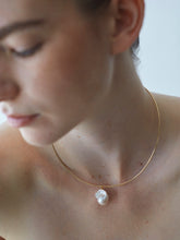 Load image into Gallery viewer, LYNN - ONE OF A KIND BAROQUE PEARL NECK CUFF / Gold - Margaret SMITH