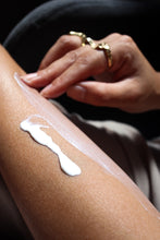 Load image into Gallery viewer, Pelegrims facial lotion editorial