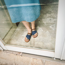 Load image into Gallery viewer, Luminous Silk Tongs Socks / White - Yu-ito