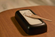 Load image into Gallery viewer, <moe> Vessel for Fragrance Bar / Black - Kurashi no Kaori