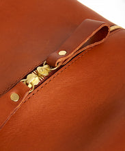 Load image into Gallery viewer, Cube Bag Hard - M / Tan - (ki:ts)