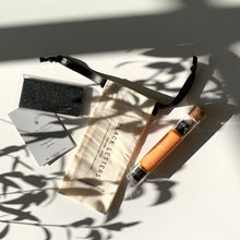 Load image into Gallery viewer, String Incense / Spicy Agarwood - BLACK LETTERS