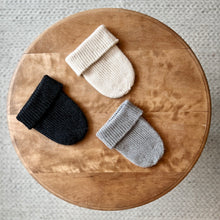 Load image into Gallery viewer, Baby Alpaca Ribbed Beanie / Ecru - Yu-ito