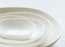 Load image into Gallery viewer, feuille Bowl / 16cm Matte White - miyama x metaphys