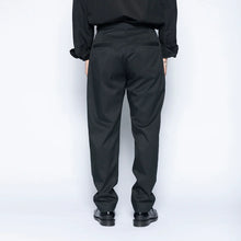 Load image into Gallery viewer, Tapered Cropped Trousers / Black - (ki:ts) x WWS