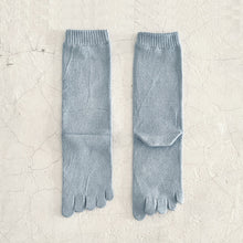 Load image into Gallery viewer, Luminous Silk Five Finger Crew Length Socks / Light Blue - Yu-ito