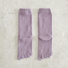 Load image into Gallery viewer, Luminous Silk Five Finger Crew Length Socks / Lilac- Yu-ito