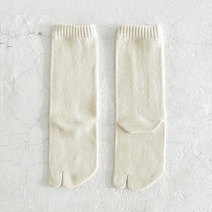 Luminous Silk Tabi Crew Length Socks / White - Yu-ito