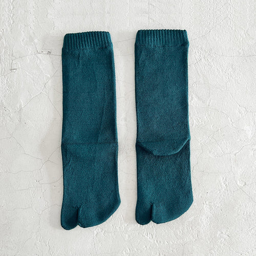 Luminous Silk Tabi Crew Length Socks / Dark Green - Yu-ito