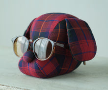 Load image into Gallery viewer, Glasses Stand Dog / Red Tartan - FUJI GAUZE