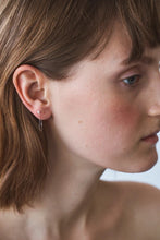 Load image into Gallery viewer, SANDRA - BABY AKOYA WITH CHAIN PIERCED EARRINGS / Silver - Margaret SMITH