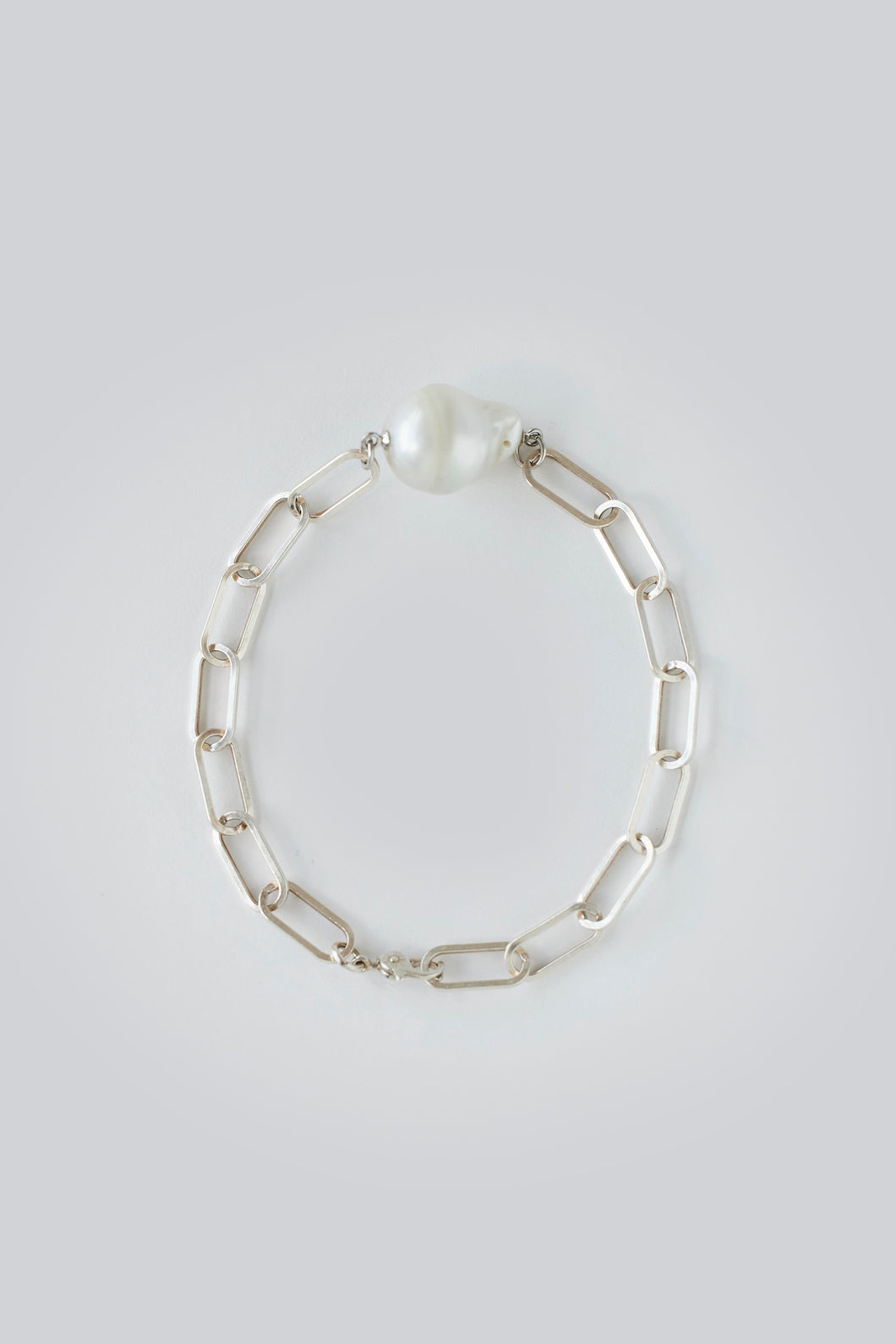 ALICIA - ONE OF A KIND PEARL CHAIN BRACELET/ Silver - Margaret SMITH