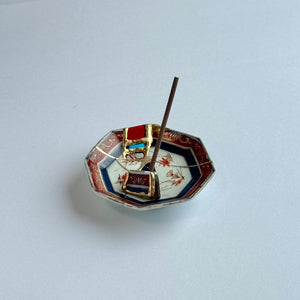 Antique Imari Red Flowers Drawing Small Plate (Mame-zara) with Kintsugi Incense Holder - Tomomi Kamoshita