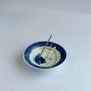 Antique Imari White Birds Drawing Small Plate (Mame-zara) with Kintsugi Incense Holder - Tomomi Kamoshita