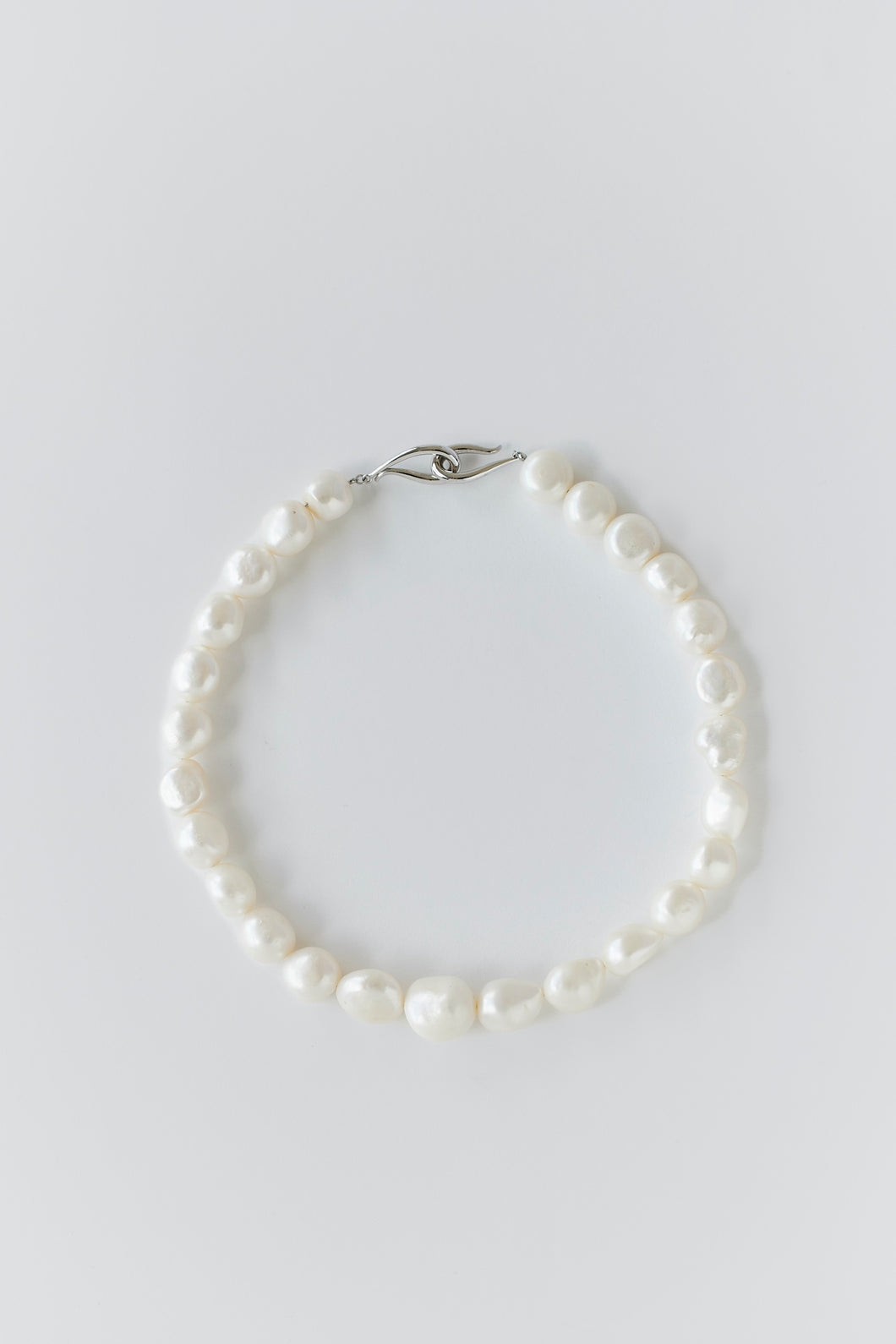 ELIZABETH - BAROQUE PEARL COLLAR / Silver - Margaret SMITH