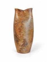 Load image into Gallery viewer, Gallery Shozan_vase_beige_back_h960