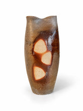 Load image into Gallery viewer, Gallery Shozan_vase_beige_front_h960