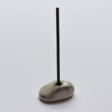 Load image into Gallery viewer, Incense Holder Koishi / Haku (White) - (ki:ts) x Kaoru Poterry