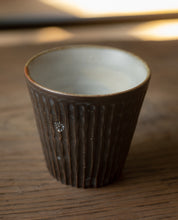 Load image into Gallery viewer, Teacup Powdered Line Pattern / Black - Kim Kyung Deok