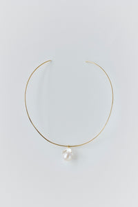 LYNN - ONE OF A KIND BAROQUE PEARL NECK CUFF / Gold - Margaret SMITH