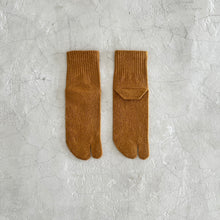 Load image into Gallery viewer, Mino Washi Paper &amp; Organic Cotton Tabi Socks mustard