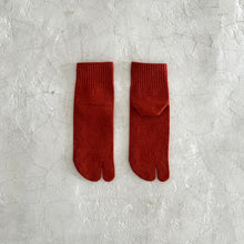 Load image into Gallery viewer, Mino Washi Paper &amp; Organic Cotton Tabi Socks brick