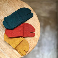 Load image into Gallery viewer, Mino Washi Paper &amp; Organic Cotton Tabi Socks 3 colour