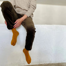 Load image into Gallery viewer, Mino Washi Paper &amp; Organic Cotton Tabi Socks mustard 25-27cm