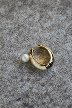 Load image into Gallery viewer, Monica ear cuff gold