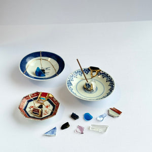 Antique Imari Arabesque Pattern Drawing Small Plate (Mame-zara) with Kintsugi Incense Holder - Tomomi Kamoshita