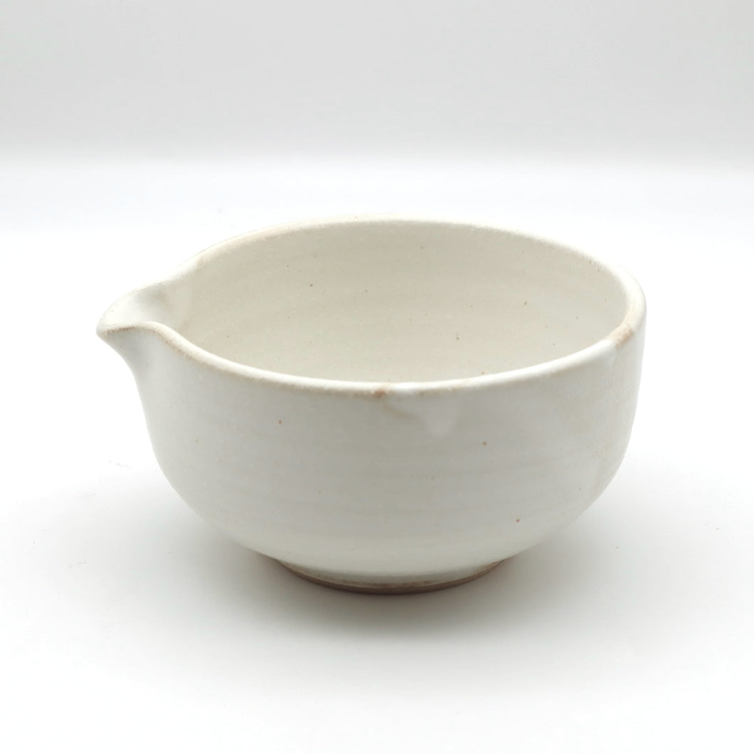 Mashiko Pottry_SQ1080_Katakuchi Matcha Bowl_Natural White_Wakasama Tougei