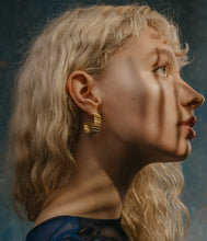 Load image into Gallery viewer, Statement Ondulée Hoops / 18ct gold vermeil - OLIVIA TAYLOR