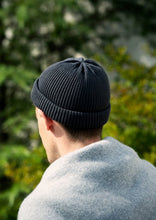 Load image into Gallery viewer, COTTON ROLL UP BEANIE_black editrial 01