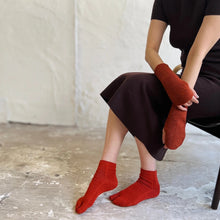 Load image into Gallery viewer, Mino Washi Paper &amp; Organic Cotton Tabi Socks brick 23-25cm edit