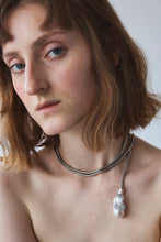 Load image into Gallery viewer, SNAKE CHAIN BELT WITH BAROQUE PEARLS / Silver - Margaret SMITH