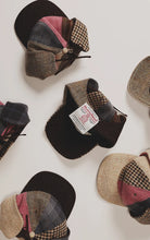 Load image into Gallery viewer, Sillage Casquette harris tweed_editorial