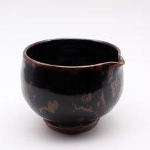 Load image into Gallery viewer, Tomoo Hamada_Black and persimmon glazed katakuchi matcha bowl_1276_3