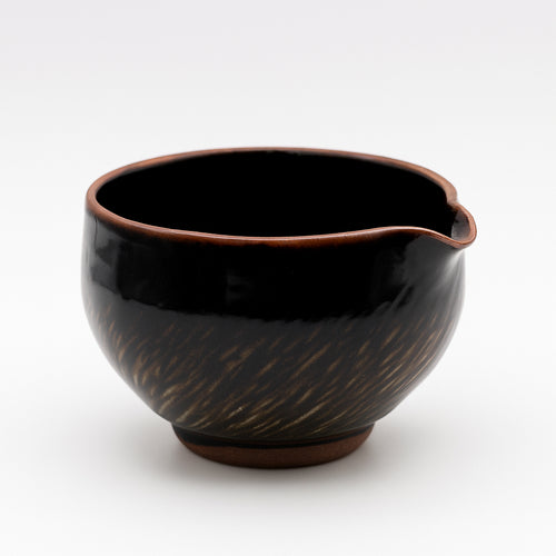 Tomoo Hamada_Ash-glazed black comb pattered katakuchi matcha bowl_1277_4