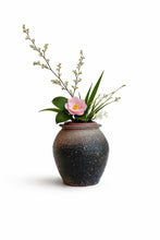 Load image into Gallery viewer, White Porcelain Jar Vase-Takeshita Shikamaru_02_H960