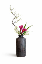 Load image into Gallery viewer, White Porcelain Kiln-Fired Lined Flower Vase-Takeshita Shikamaru_01_H960