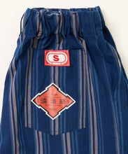 Load image into Gallery viewer, bingo kasuri circular short pants navys tripe_zoom back_W916
