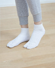 Load image into Gallery viewer, flexor_edit_anckle_tabi_white
