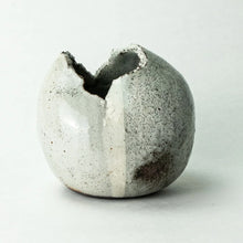 Load image into Gallery viewer, ishido_kohiki haze vase_01