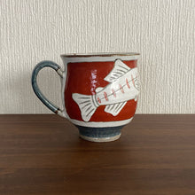 Load image into Gallery viewer, Kakiotoshi Fish Mug - Kouungama