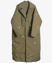 Load image into Gallery viewer, Manteau D&#39;hiver in Recycled Down / Olive - Sillage