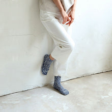 Load image into Gallery viewer, Organic Cotton Slub Short Socks / Navy - Yu-Ito